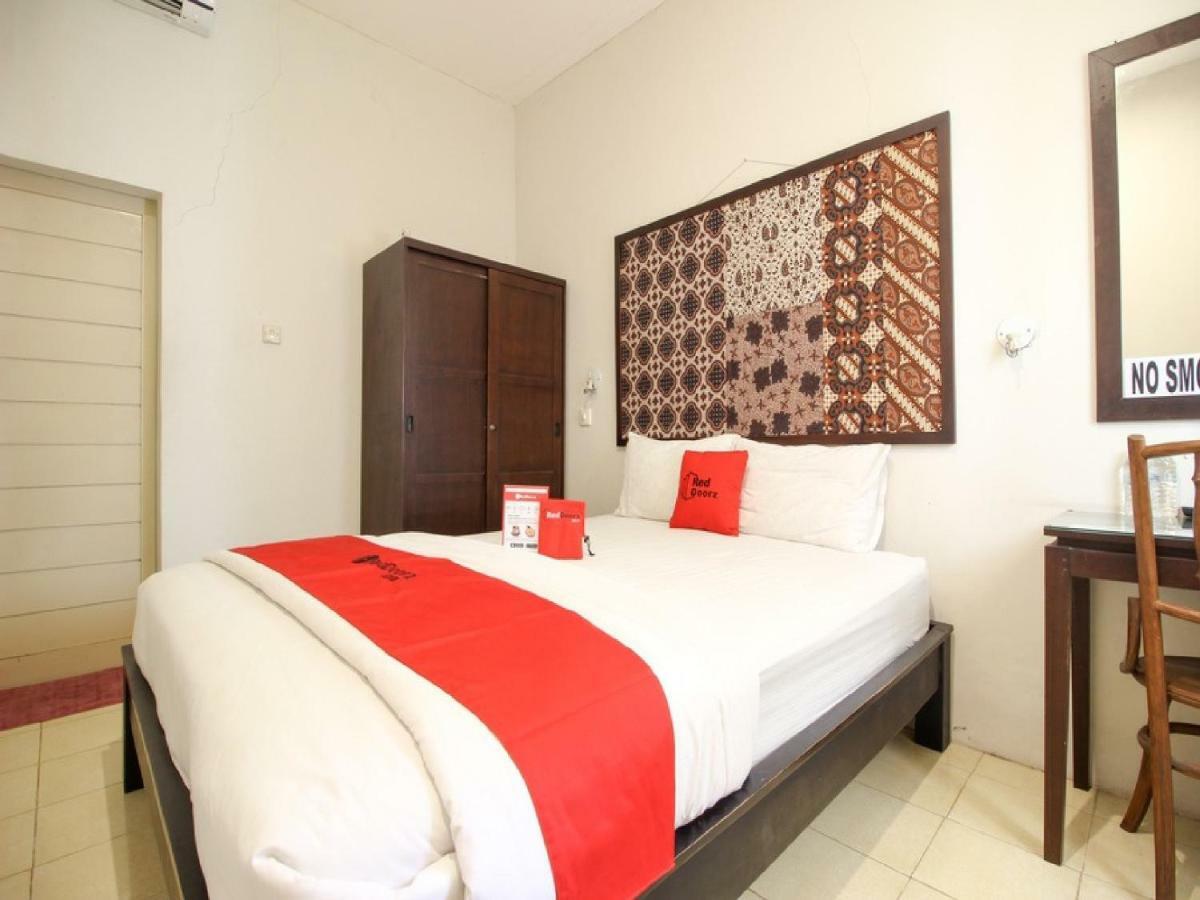 Hotel Reddoorz Syariah Near Wijilan Yogyakarta Exterior foto