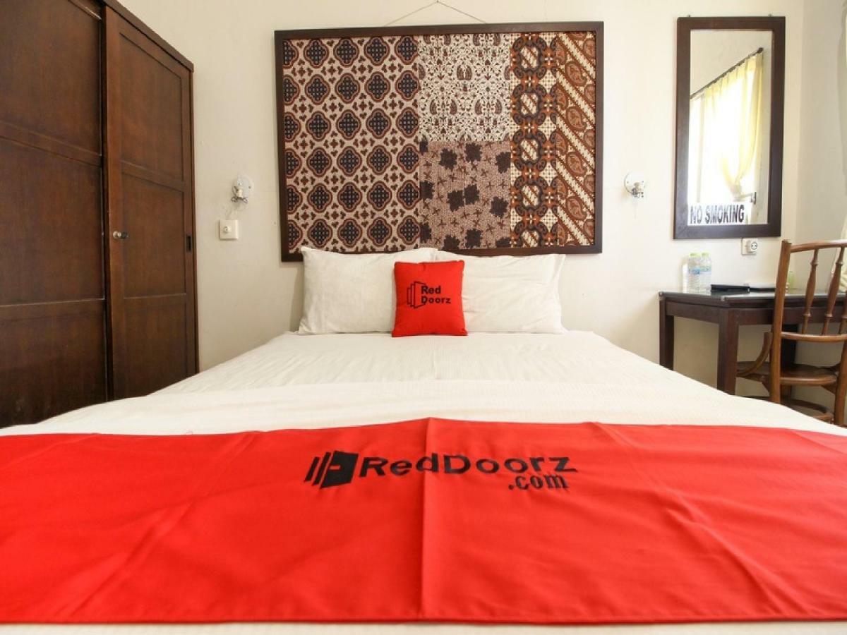 Hotel Reddoorz Syariah Near Wijilan Yogyakarta Exterior foto